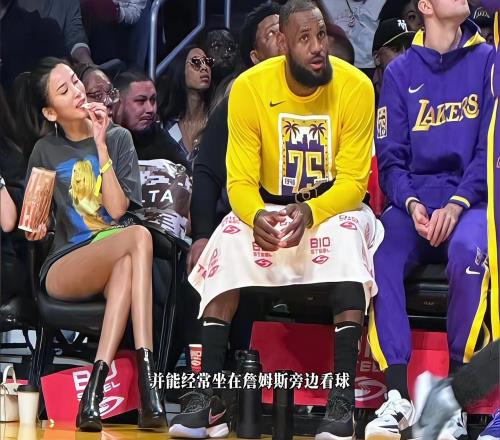 NBA最強(qiáng)美腿球迷，能經(jīng)常坐在詹姆斯旁邊看球竟因為這個老頭