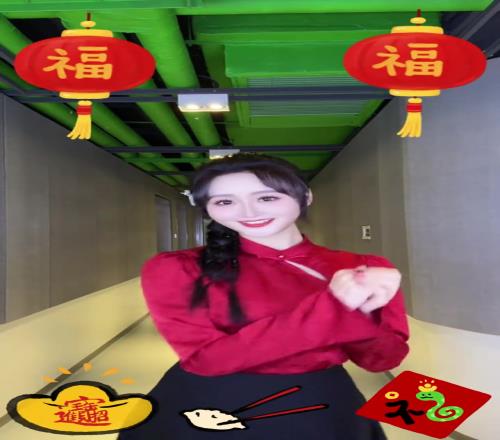 女主播果果：龙年的班就上到这，给大家拜年啦，咱们蛇年见！