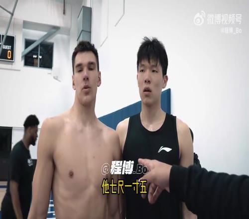一黑一白一黃！楊瀚森在美與同屆新秀比身高