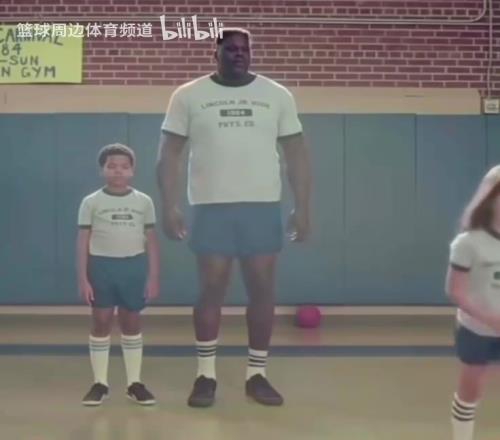 這喜劇天賦簡直了！名場麵：奧尼爾冒充小學生重返校園！