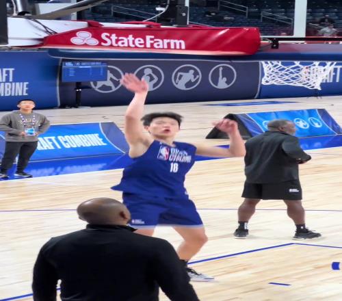 杨瀚森联合试训时的投篮和运球!感觉比以前轻盈了