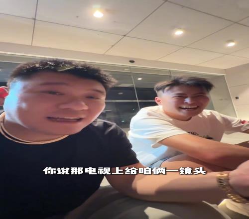 网红韩景枫&八戒昨晚看CBA总决赛遭喷:真的不理解,看个球至于嘛