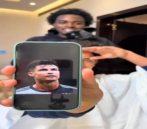 迷你罗想要C罗同款发型,但这怎么看起来那么像亚马尔啊