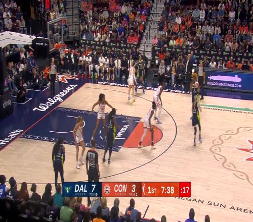 金发碧眼大美妞!WNBA状元佩奇率队获胜轰21+5+7集锦