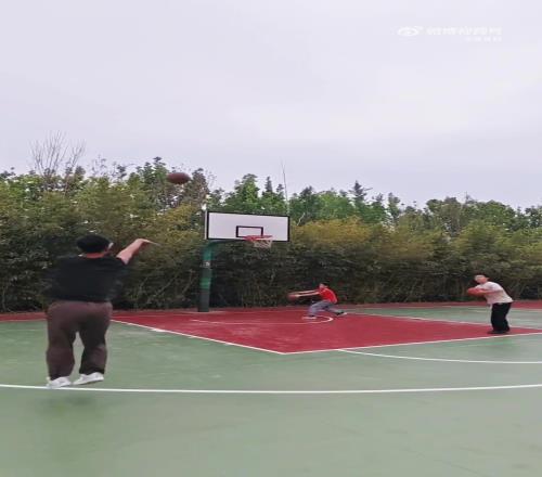 马里昂看完之后退出了群聊