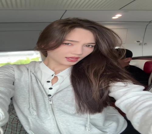 杨政突然魔性舞蹈女友孟雅芳:他突然咋了