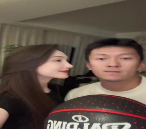 杨政秀恩爱:我女朋友真漂亮!