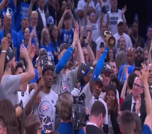 新晋雷神SGA荣获西决MVP,雷霆主场球迷高呼MVP!!!