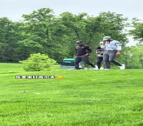 沒比賽的日子，庫里打打高爾夫切切魚看看演唱會(huì)...