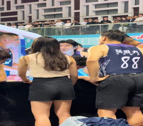 有这样的美女教练,你场均可以出战多少分钟