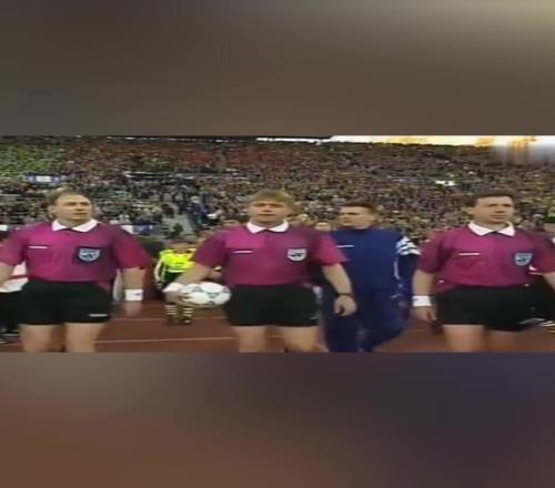 大黄蜂历史首次捧杯!1997年欧冠决赛,多特蒙德31击败尤文!