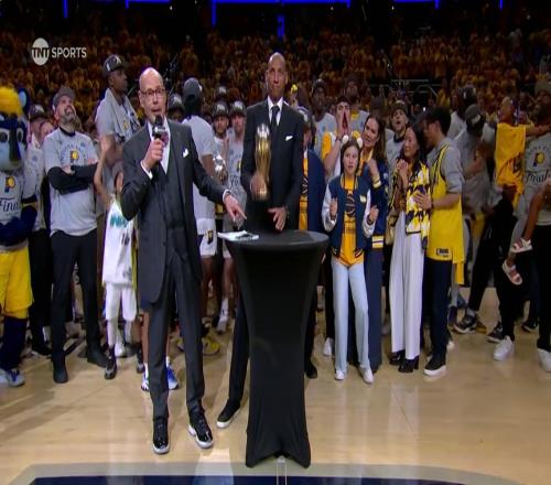 实至名归!西亚卡姆凭借系列赛亮眼表现当选东决MVP