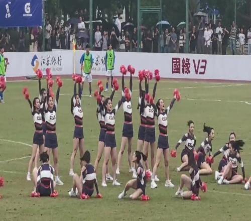 “苏超”也是好起来了，还有啦啦队小姐姐助阵