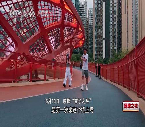 胡荷韬女友都上央视啦这小子不会是个妻管严和恋爱脑吧!!