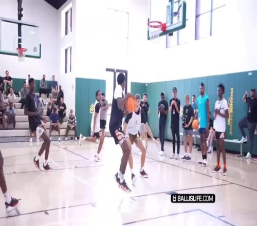 感覺這些都是準NBA球員庫里曾帶隊在訓練營vs準狀元弗拉格