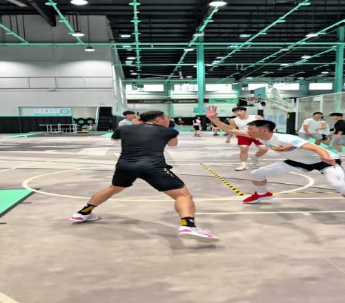 像极了那个男人!野球场惊现一位科密步伐顶级半场4v4无解!