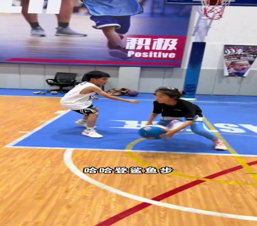 杨毅儿子&贾磊女儿1v1单挑,小朋友这水平可否与吧友们一战