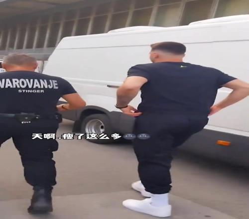天吶！東契奇這私底下沒(méi)少練啊這看著瘦了不少啊