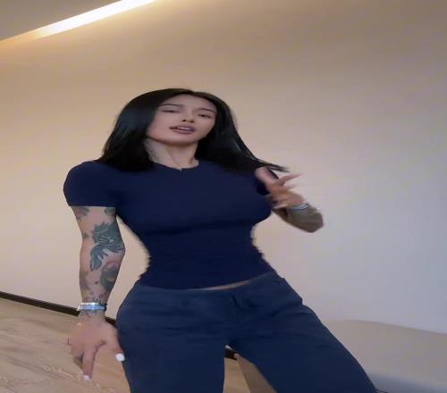 李添榮女友曬熱舞視頻，咋有點(diǎn)像三井壽呢