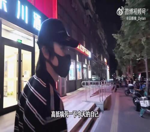 演員王鶴棣在選自行車時選小黃車：支持步行者支持哈利伯頓