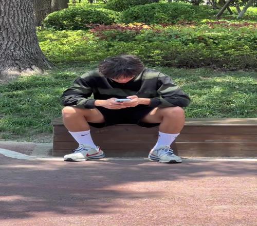 蒯紀聞和李新翔現(xiàn)身世紀公園，老蒯這腿是不是練變形了
