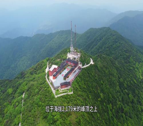 世界上最孤独的篮球场2179米的峰顶之上!黔东南最高峰