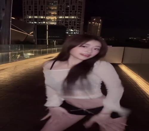 来自中国台湾省拉拉队的柳柳,几乎是完美女孩!