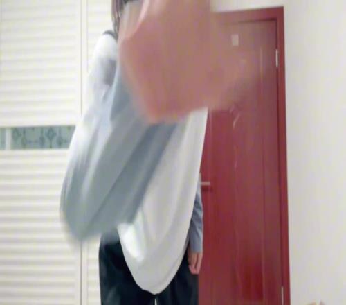 现在高中女足都玩得这么花啊,小女孩拿着皮鞭是准备干啥