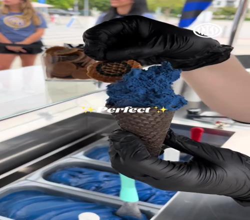 直流口水！網友：真想嚐嚐藍黑冰淇淋究竟有多美味
