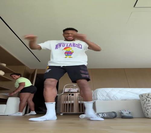 这逆天的跟腱长度!字母哥真的是人形高达吧