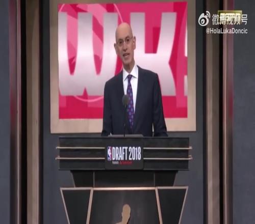 7年前的今天,东契奇被老鹰用探花签选中,随后交易至独行侠
