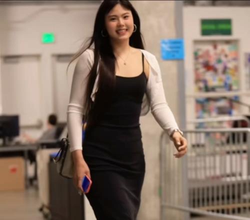 继续加油冲!李月汝晒照:勇敢说再见才能被奖励新的开始