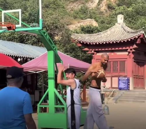 佛+光頭+法國人！文班亞馬一人集成馬刺GDP全部要素