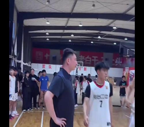 籃球場上，這樣的戰術執行真的太舒服了！