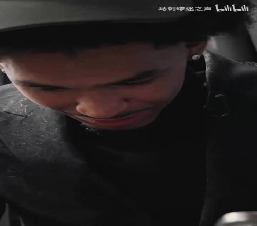 聯係一下小老弟！文班亞馬給榜眼秀迪倫哈珀打視頻！