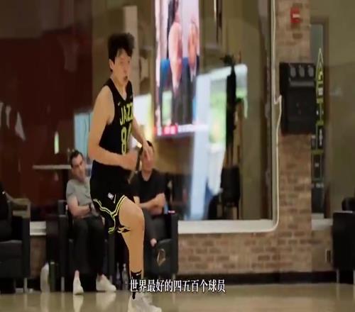 训练师告诫杨瀚森:试训时没有朋友可言!要像姚明一样统治一切!