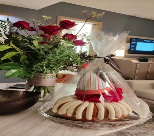 楊瀚森媽媽：一進(jìn)酒店入住，開拓者就給瀚森送來生日蛋糕