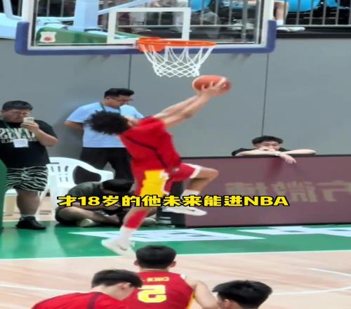 中國男籃的希望！混血球員朱正各種暴扣未來應該能進NBA吧！