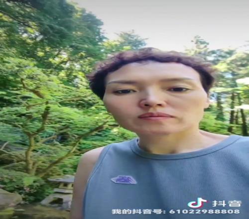 楊瀚森媽媽回應球迷：我照相從來不笑，就這習慣！！