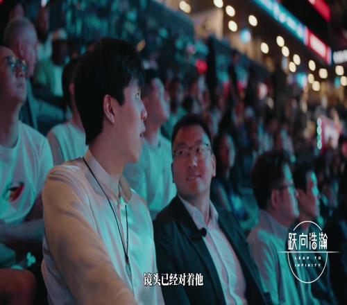 選秀大會現(xiàn)場，有人喊道：楊瀚森，準(zhǔn)備了！小楊一臉懵：要叫我