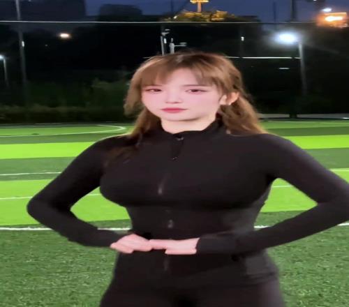 這舞是李小璐同款！怎么辦這個(gè)足球女孩我是真喜歡