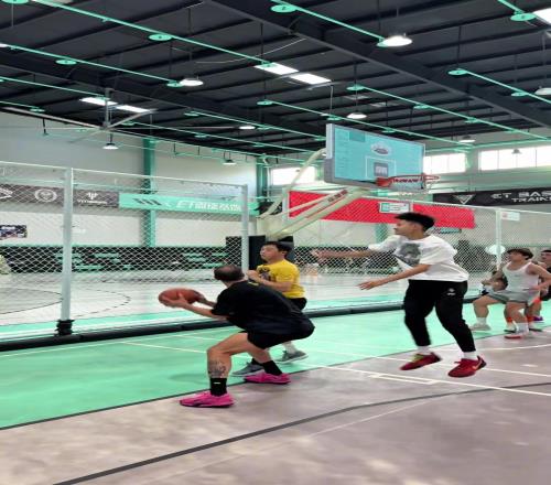 科比粉絲曬半場4v4打球視頻單打基本無人能防！
