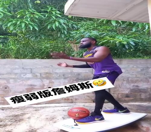 這是什么詹庫(kù)杜他是怎么做到同時(shí)像詹姆斯庫(kù)里杜蘭特的
