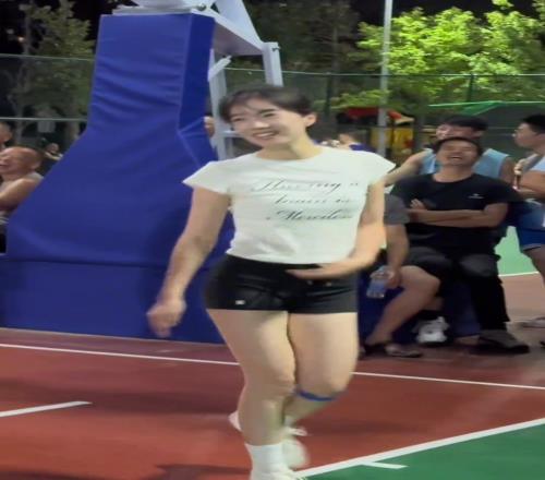 不懂就问:和女生打野球到底要不要认真防