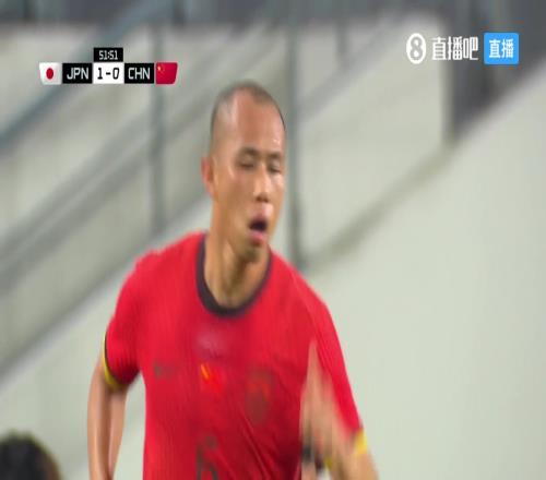 单后腰这块!董路:黄政宇都前插啦,想当法比安鲁伊斯啊