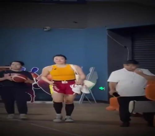 此次女篮亚洲杯李梦未能入选大名单!但这大体格子真是壮实啊!