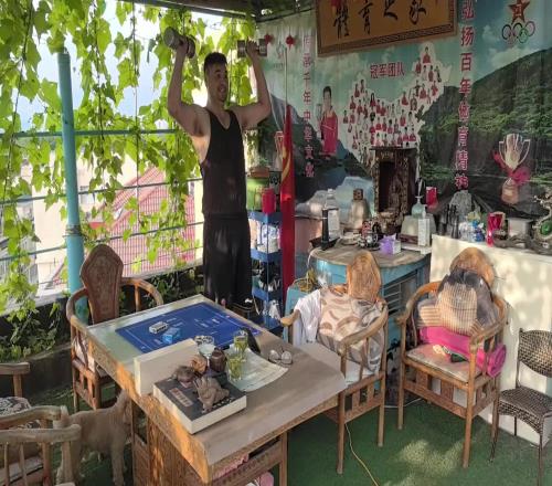 太自律了！55歲的戰(zhàn)神劉玉棟依然保持健身