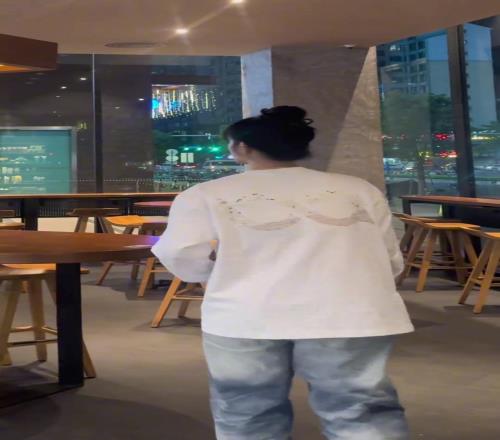 你不用在打球和我之間做選擇，因為我會陪你去...