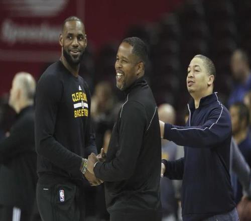 NBA反赌扫黑!杨翰森一觉起来主教练没了