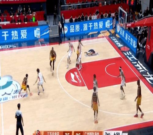 26岁广西球王，在质疑声中成为本土得分王